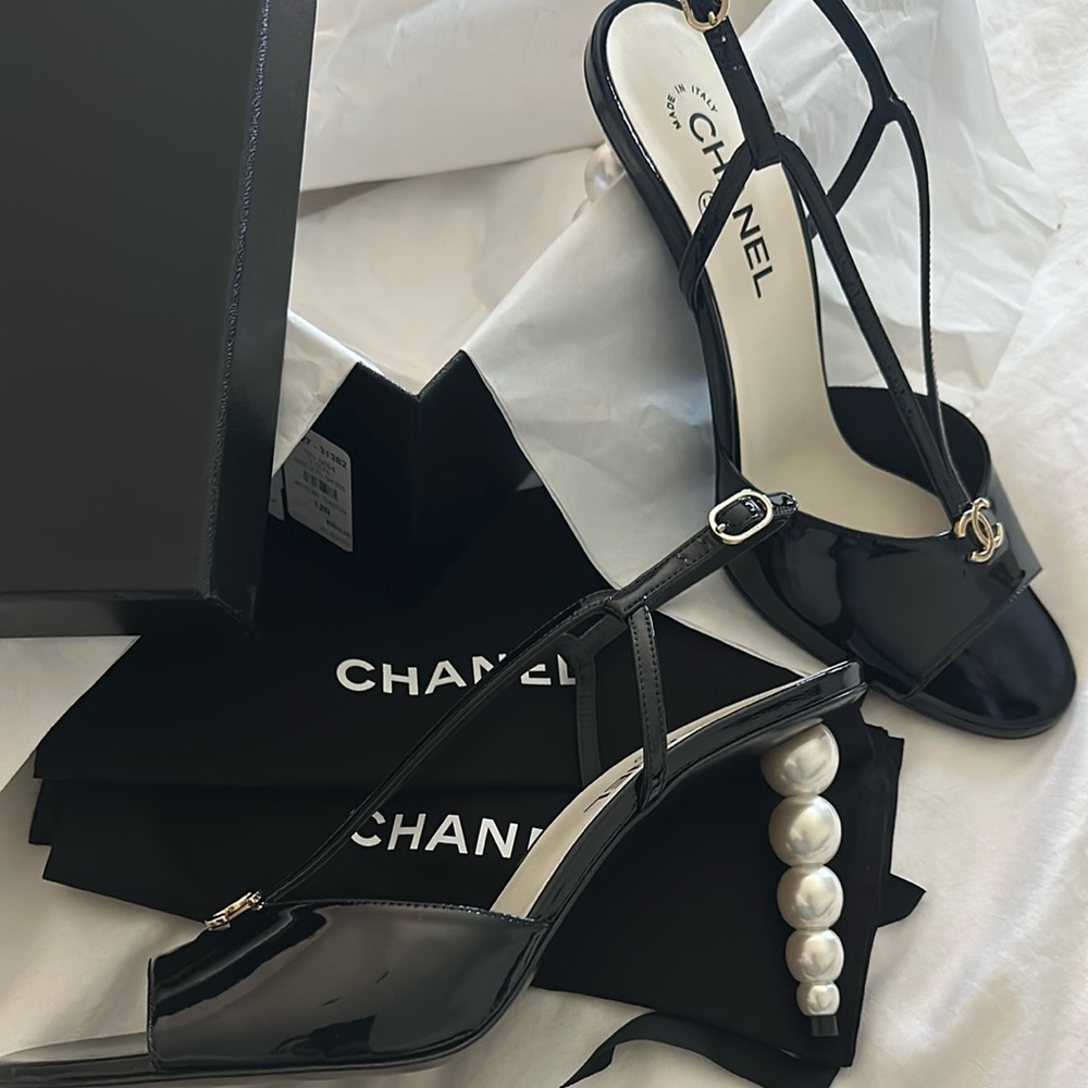 Chanel Patent Lambskin & Imitation Pearls Black Sandal